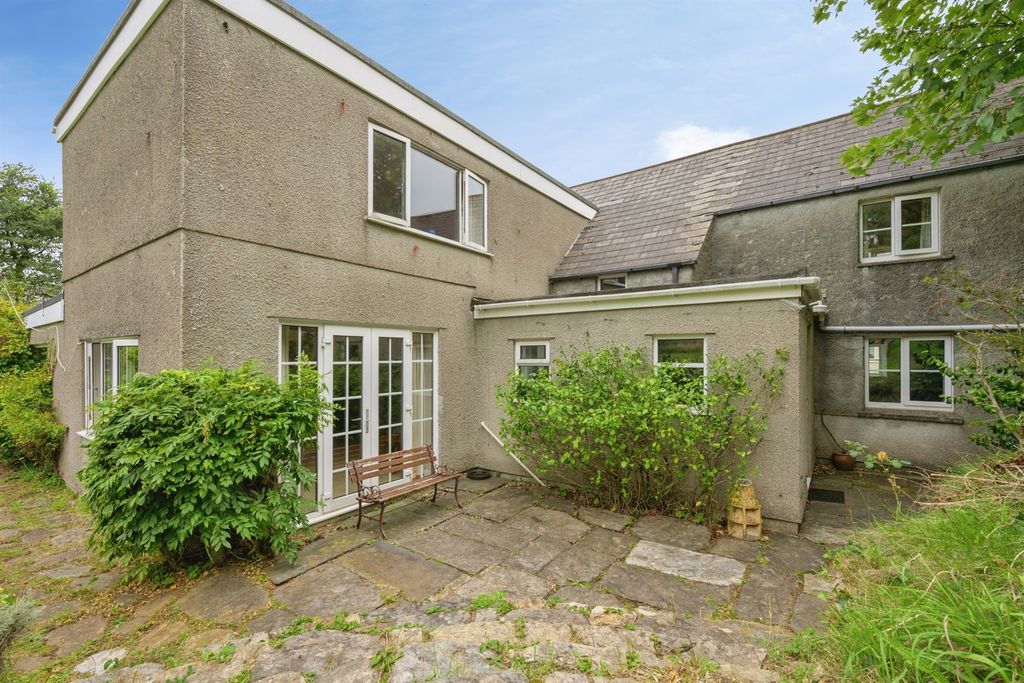 Property photo 3 of 20