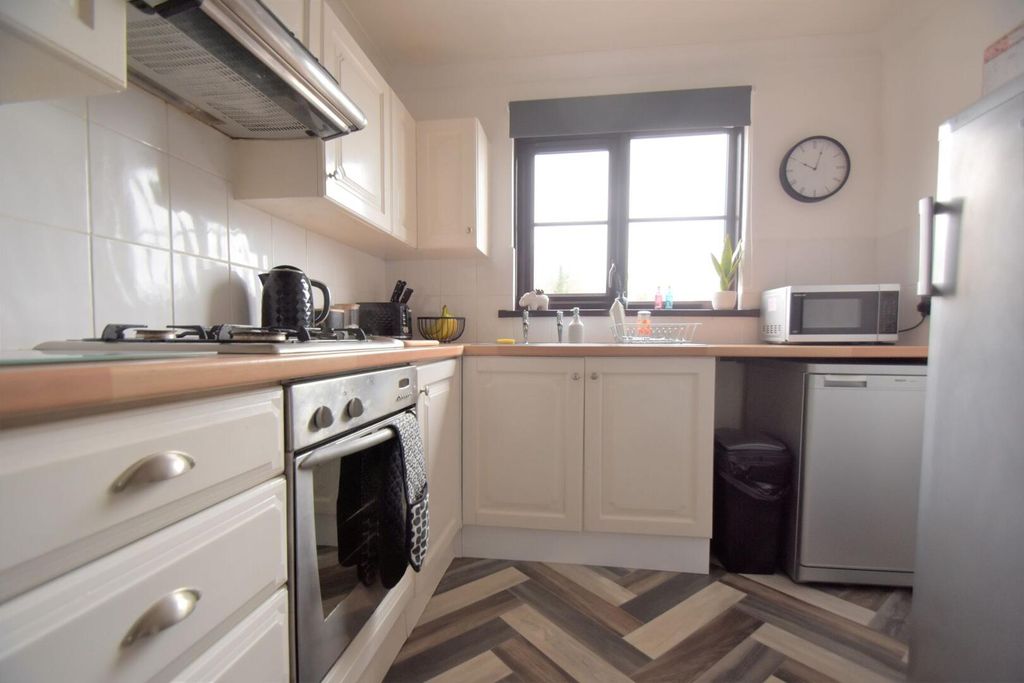 Property photo 2 of 9 Kitchen