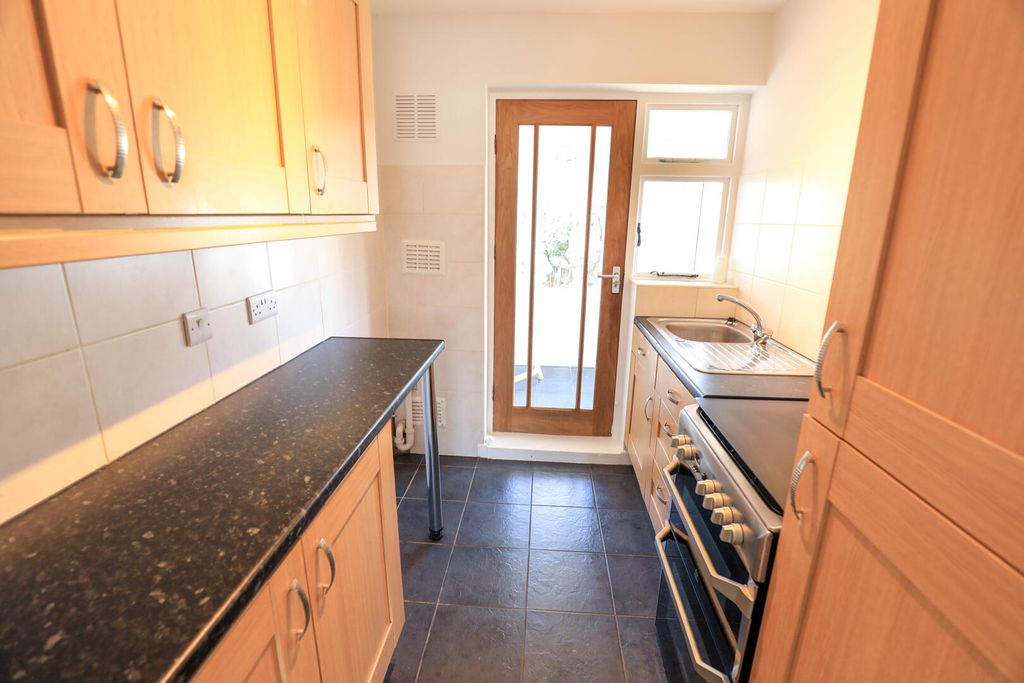 Property photo 3 of 8 Kitchen