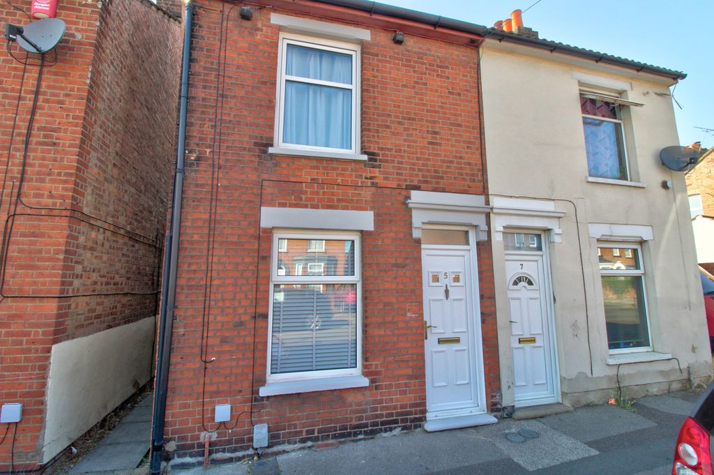 Property photo 1 of 10 Front