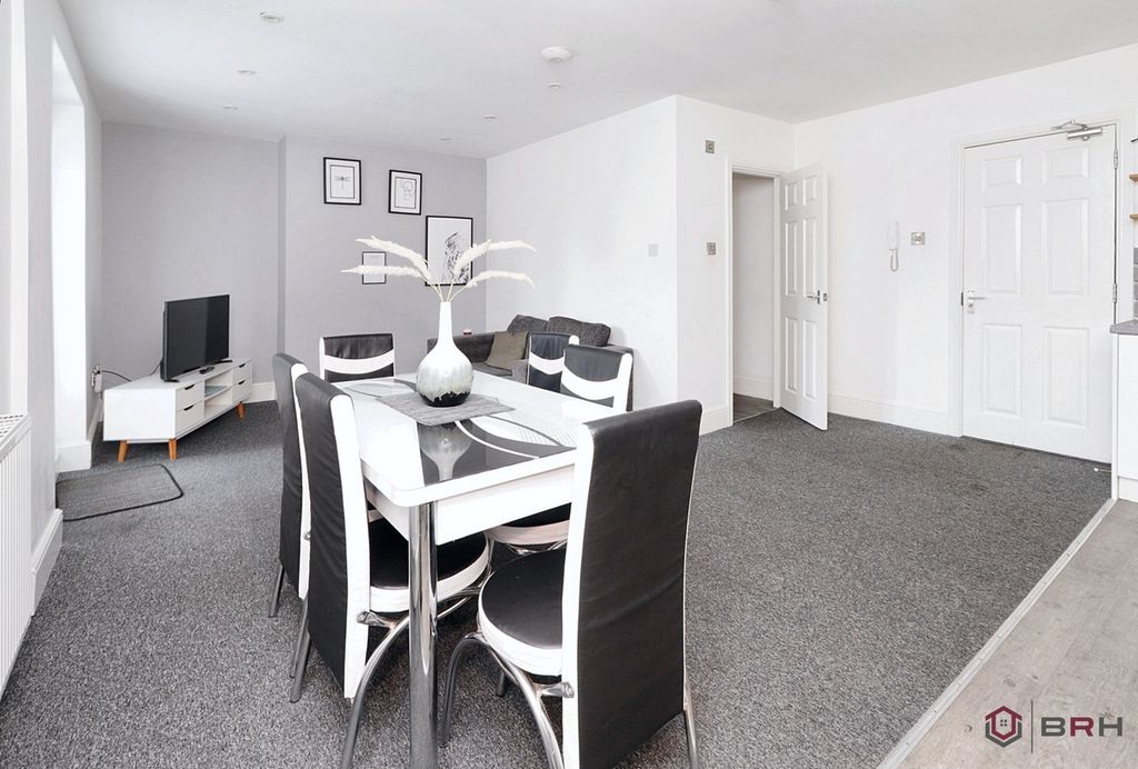 Property photo 1 of 31