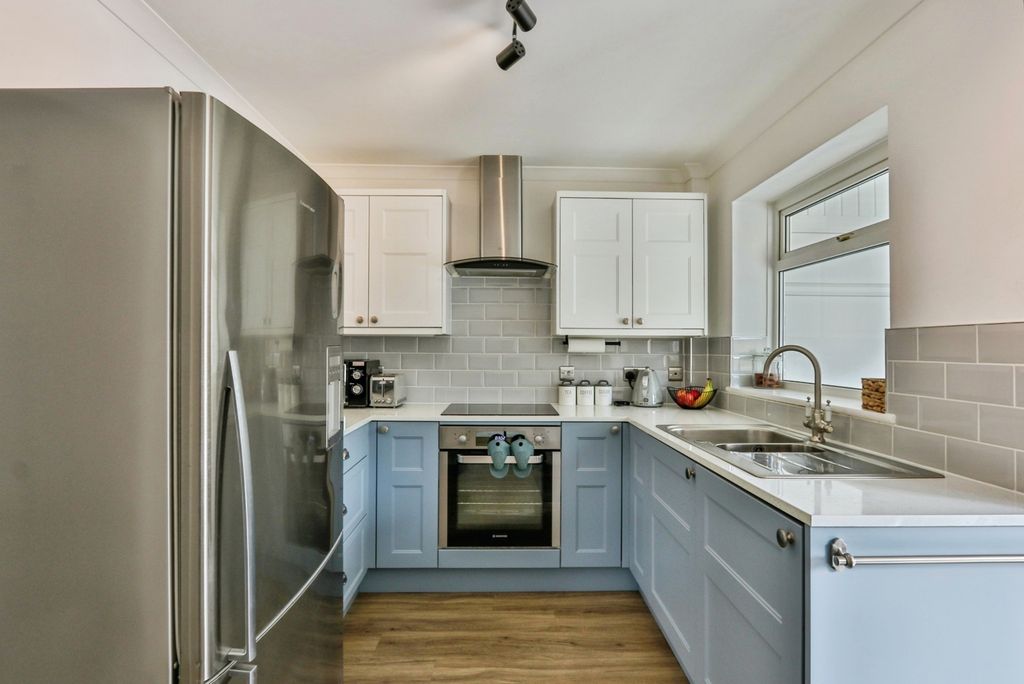 Property photo 3 of 16 Kitchen