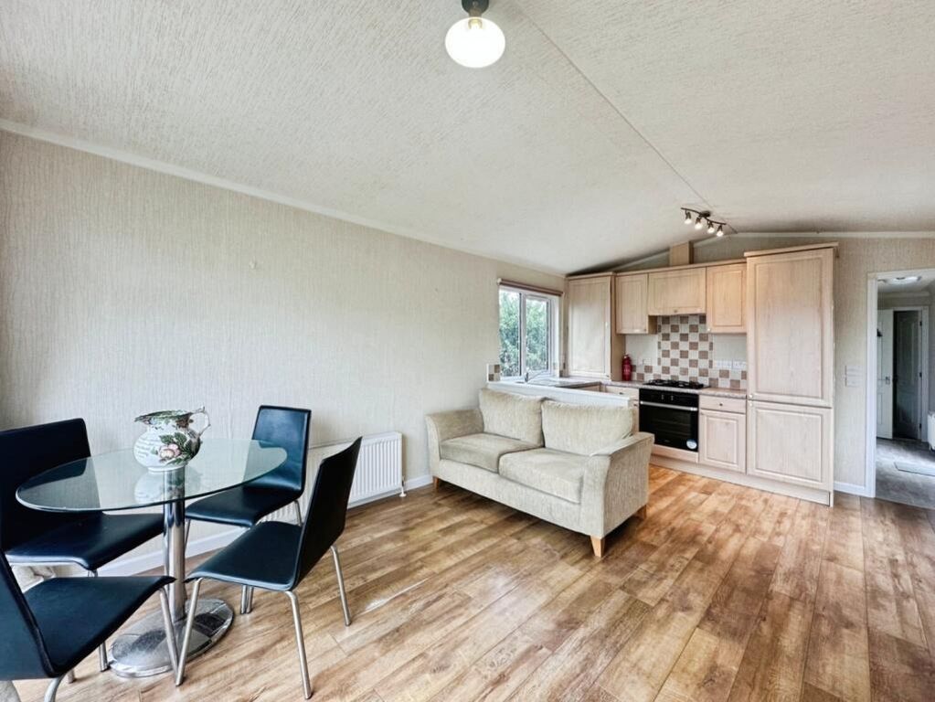 Property photo 2 of 18 4839411