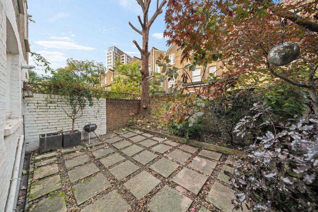 Property photo 2 of 24