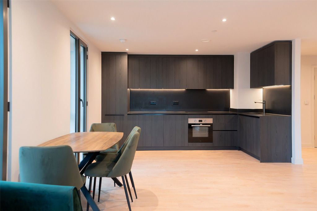 Property photo 3 of 17 Picture No. 02