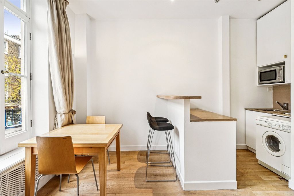 Property photo 3 of 7 Elizabeth Street (13