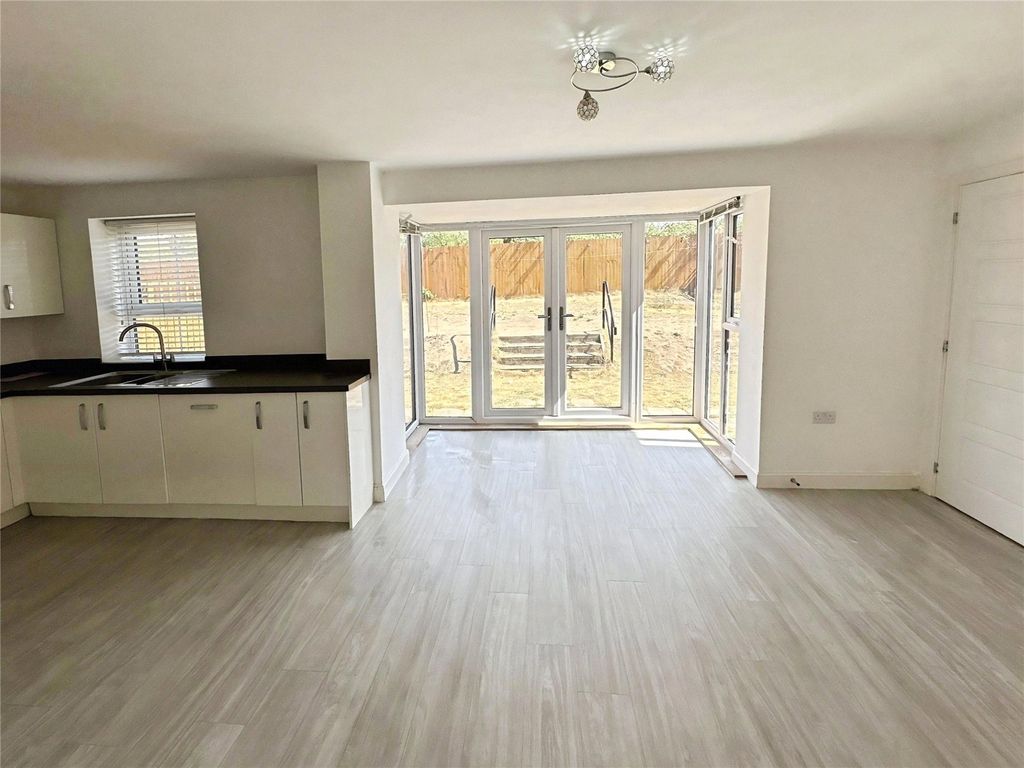 Property photo 3 of 20 Kitchen/ Dining