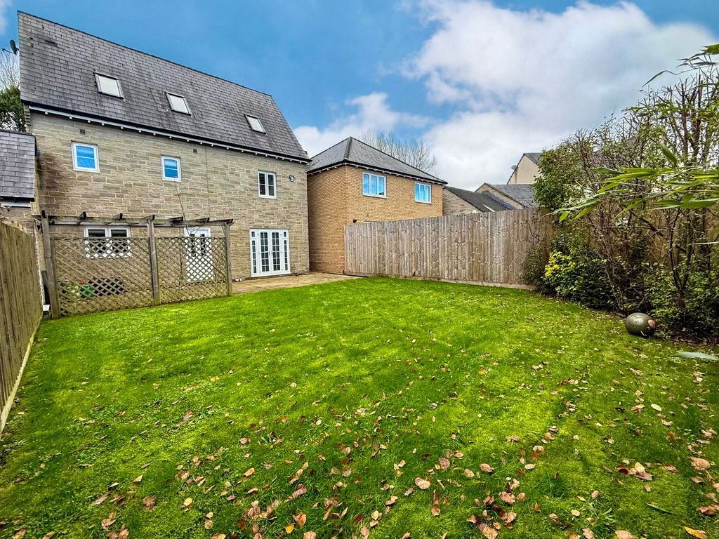 Property photo 2 of 18