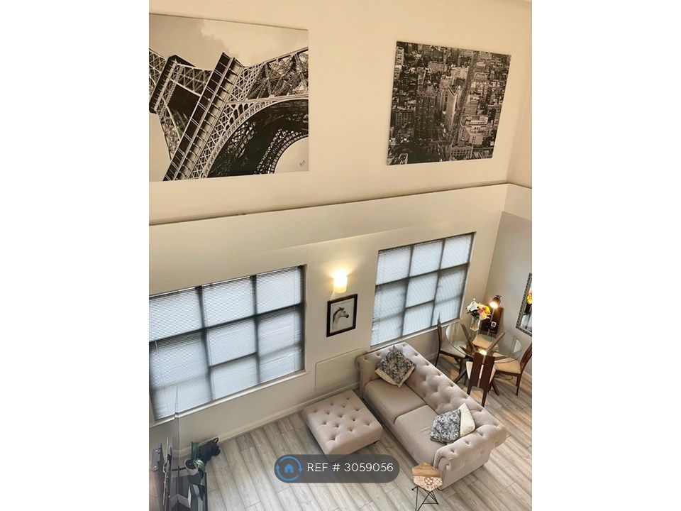 Property photo 3 of 15 Living Room/Dining Area