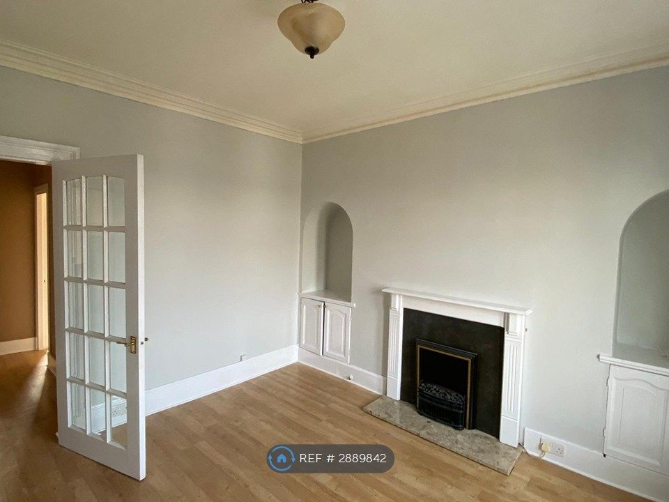 Property photo 1 of 15 Livingroom