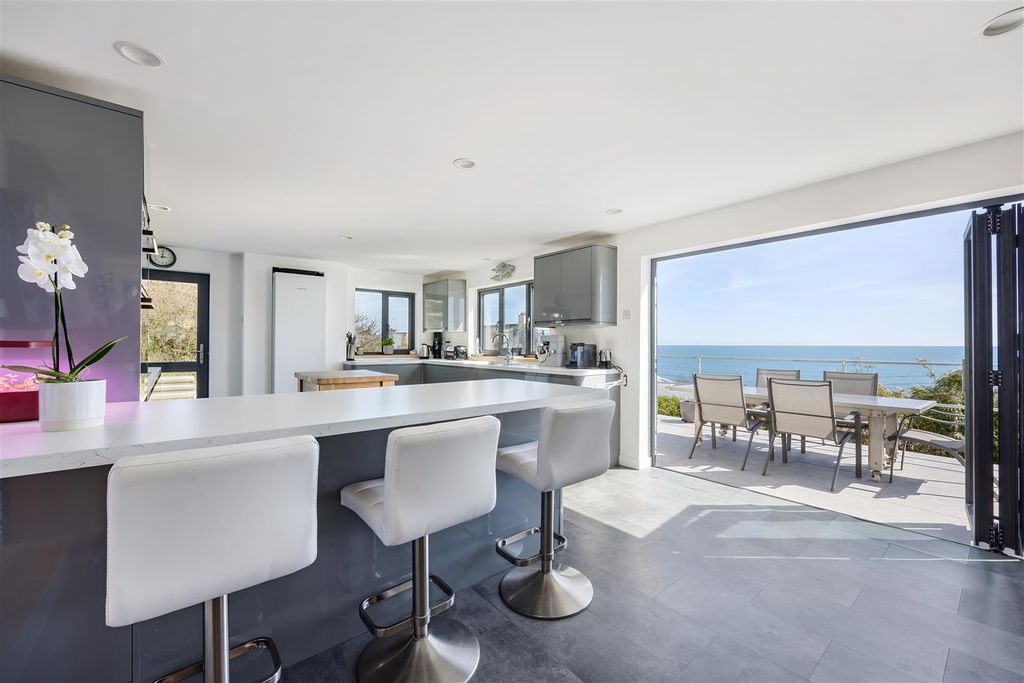 Property photo 2 of 28 4 Whitsand Bay View (24).Jpg
