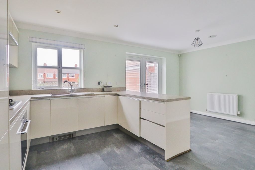 Property photo 2 of 11 3233564