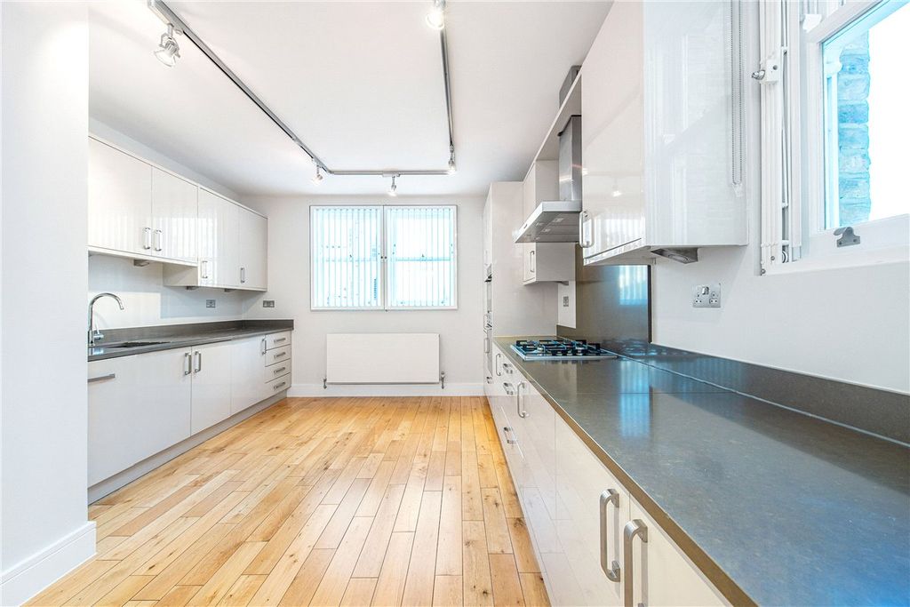 Property photo 2 of 16 Picture No. 29