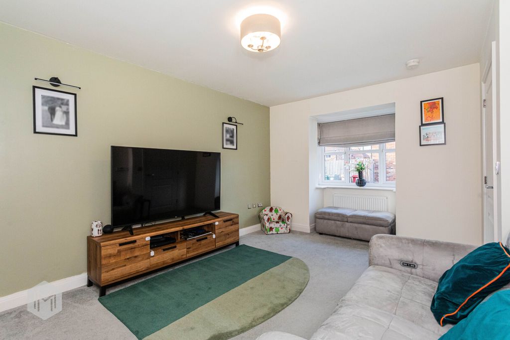 Property photo 2 of 17 Picture No. 16