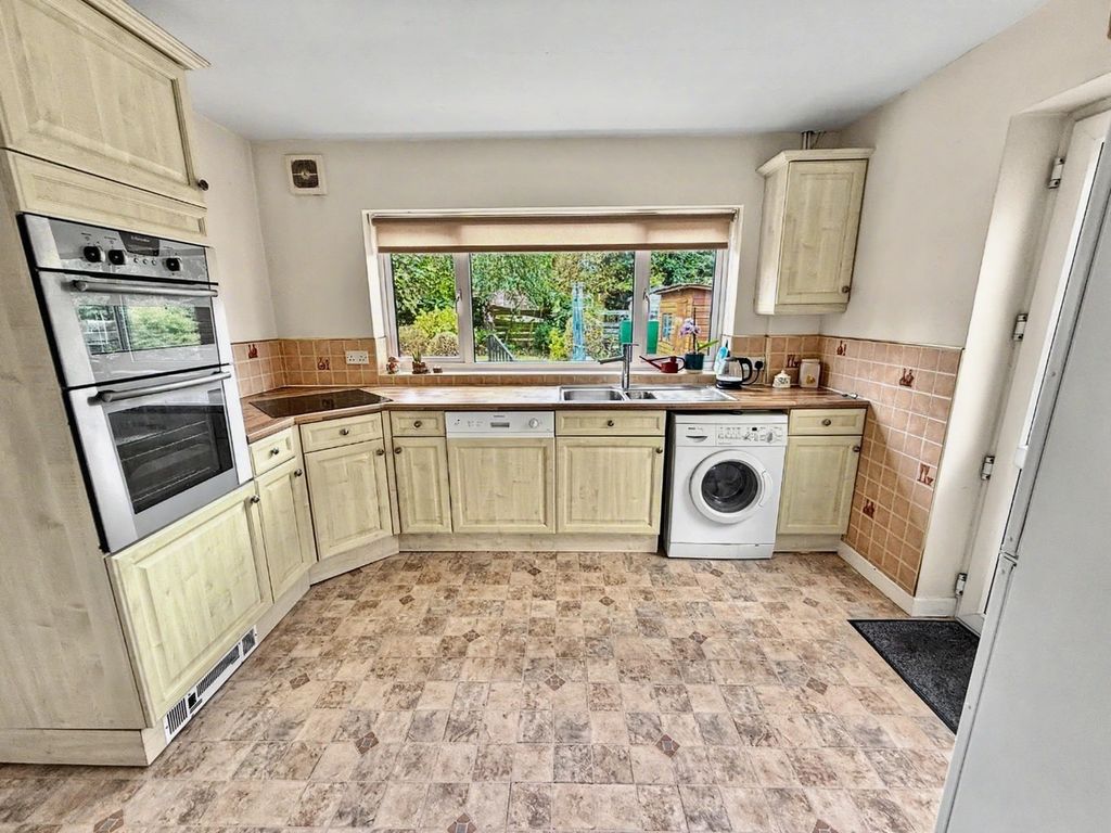 Property photo 2 of 52 5329423