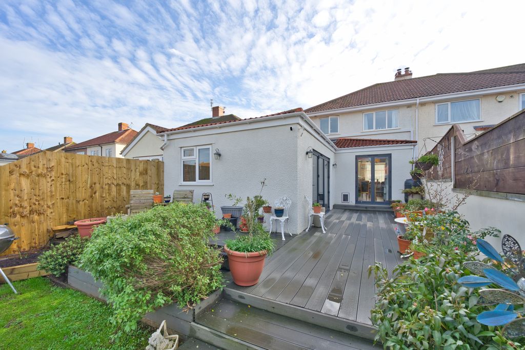 Property photo 3 of 24 Gallery