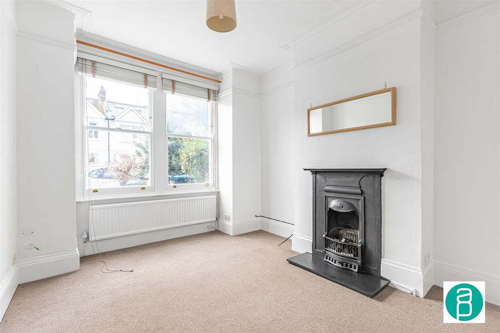 Property photo 2 of 14 Andrew_Purnell-54_Prince_Georges_Avenue-Sw20__3_.J