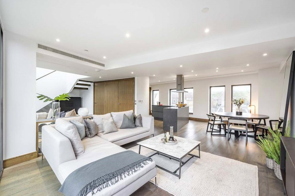 Property photo 2 of 23 2