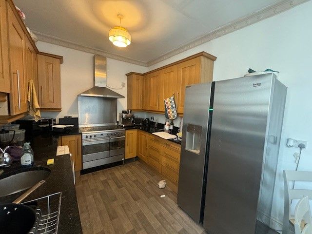 Property photo 3 of 6 Kitchen