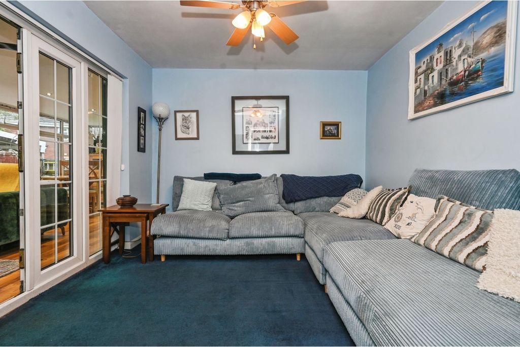 Property photo 2 of 31