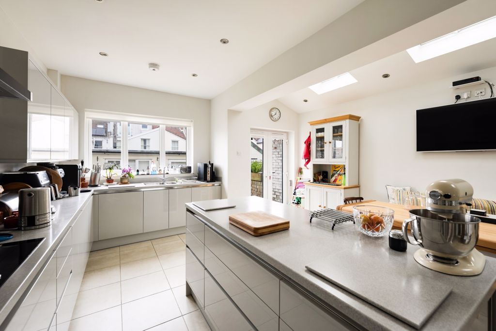 Property photo 3 of 14 Kitchen