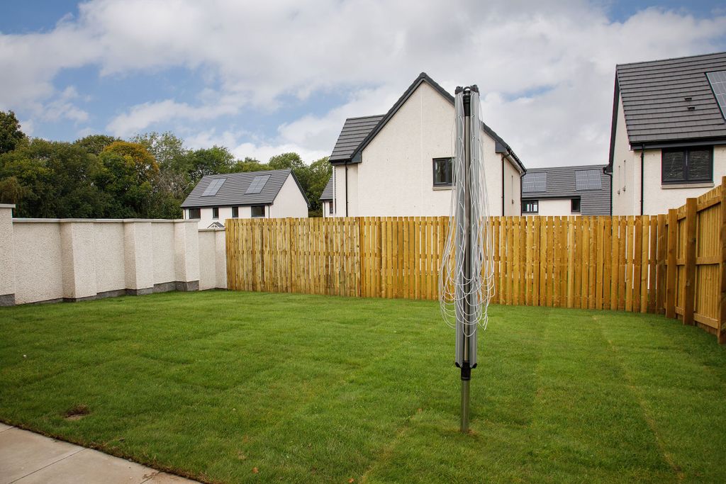 Property photo 3 of 18