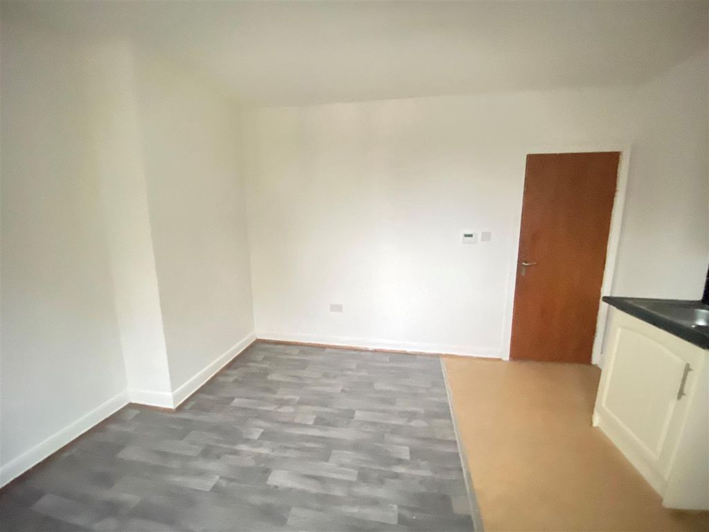 Property photo 3 of 8 4.Jpg