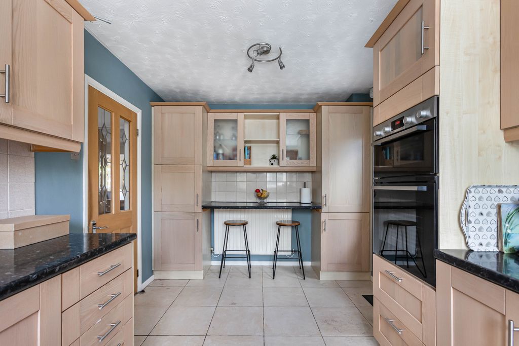 Property photo 3 of 23 Kitchen