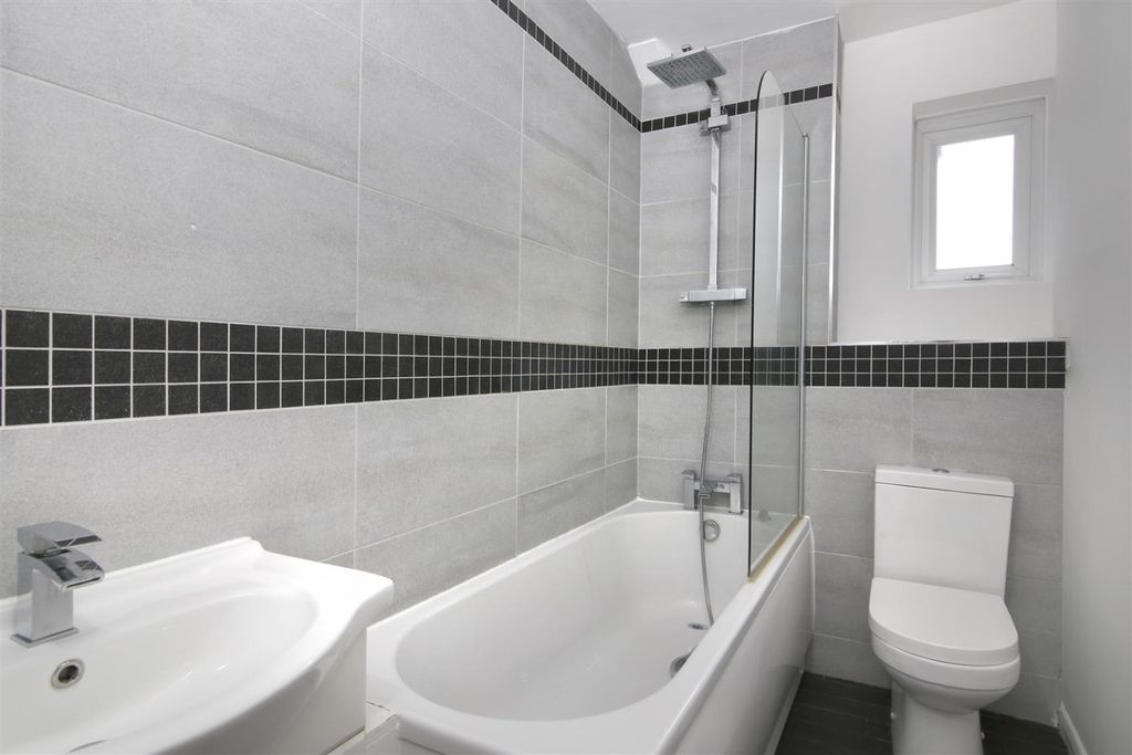 Property photo 3 of 7 4933593