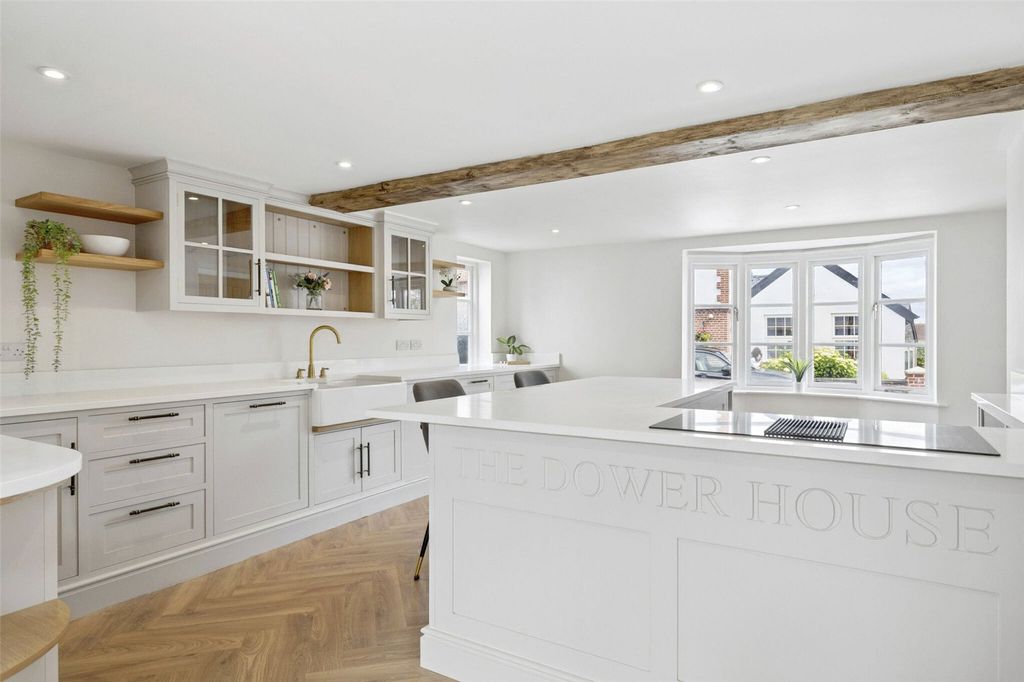 Property photo 2 of 20 Kitchen