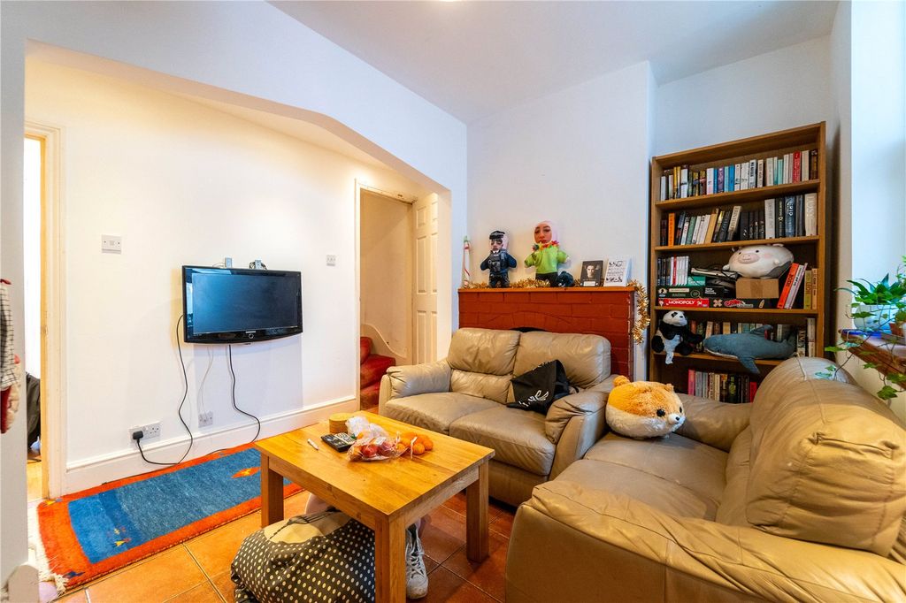 Property photo 2 of 24 Picture No. 32