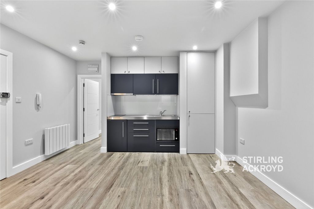 Property photo 2 of 9 Picture No. 21