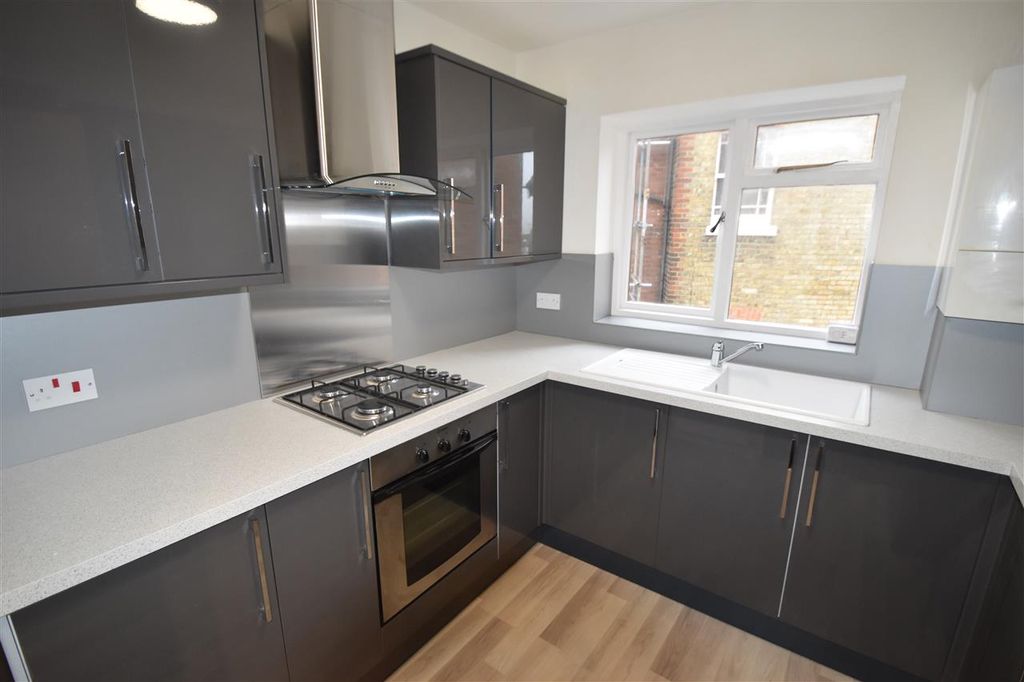Property photo 3 of 6 Kitchen