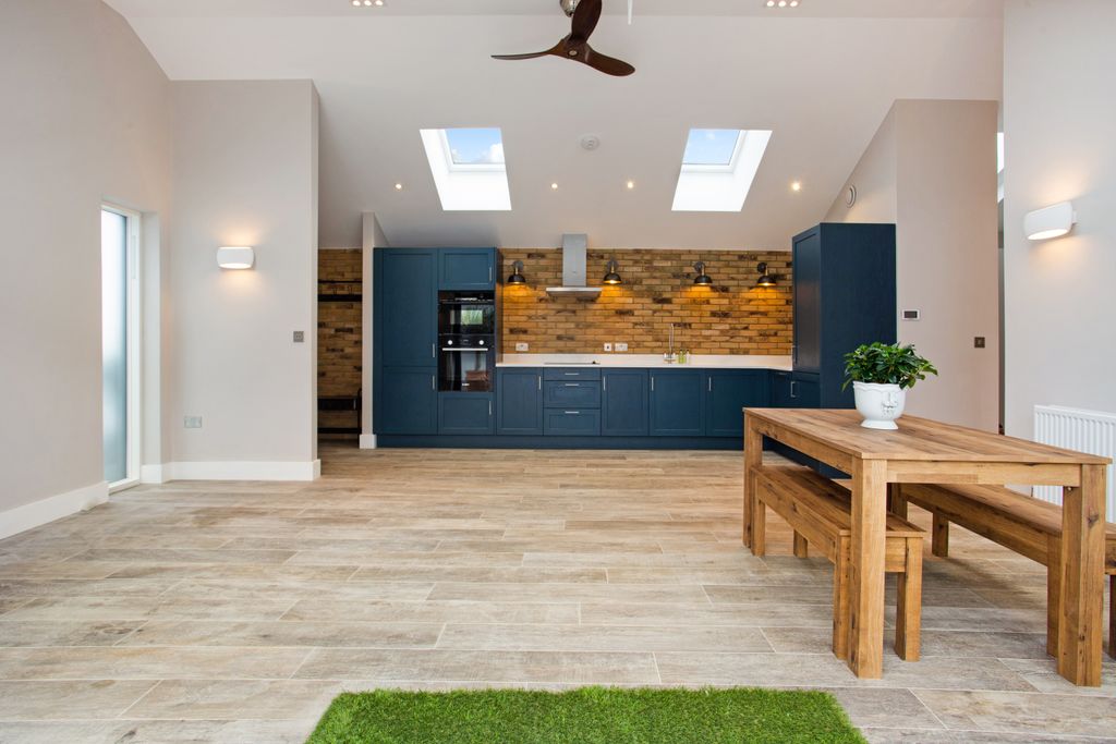 Property photo 1 of 13 Amber House, Kenley