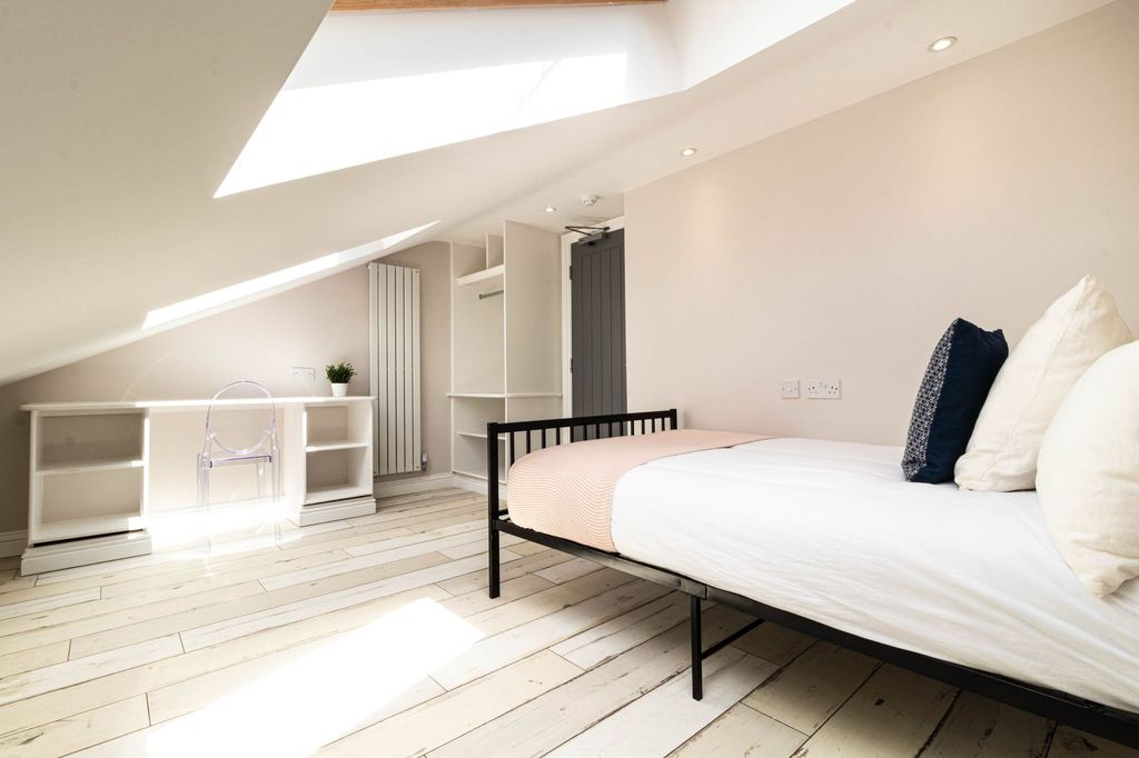 Property photo 1 of 7 Bright And Spacious Master Bedroom Featuring A Mod...