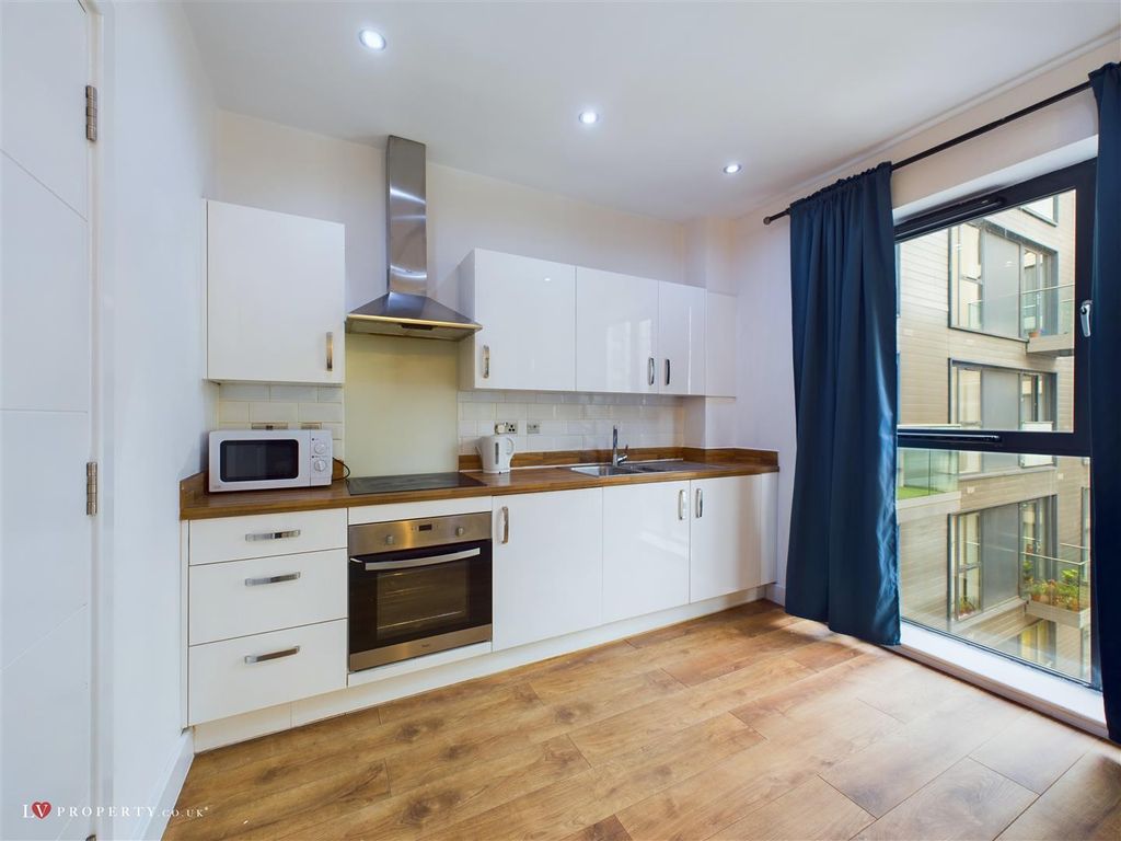 Property photo 1 of 10 Cam05016G0-Pr0019-St