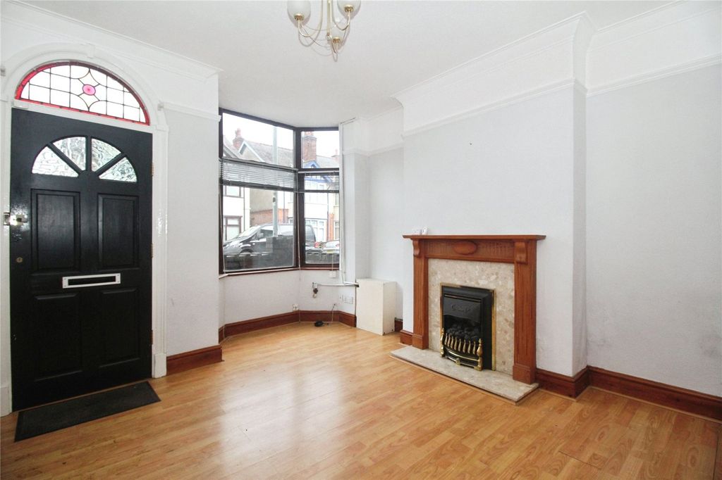 Property photo 2 of 11 Lounge