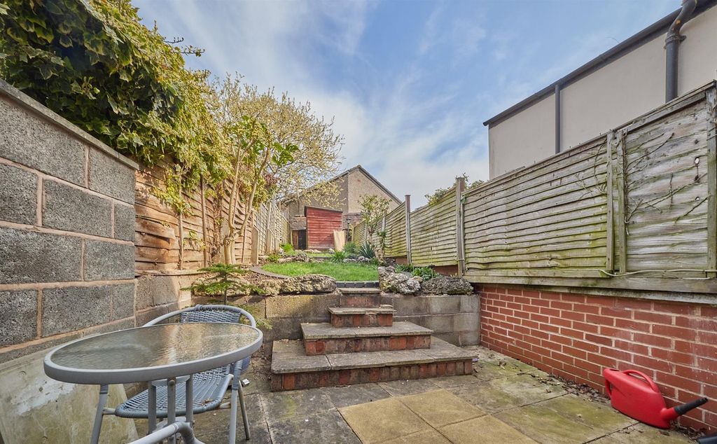 Property photo 3 of 10 Outside