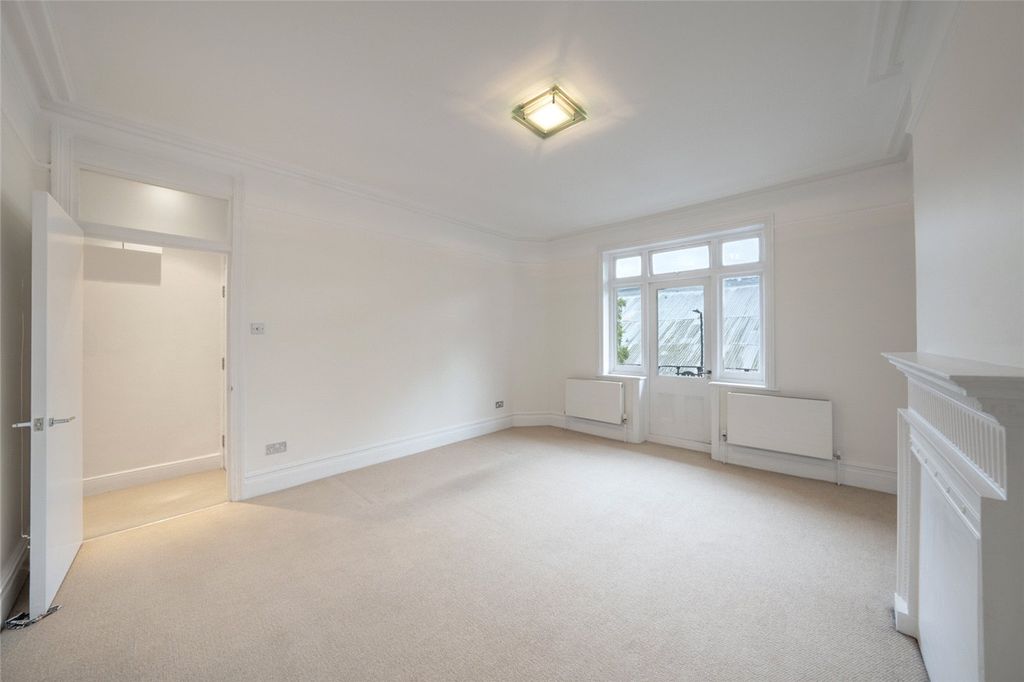 Property photo 1 of 14 Picture No. 11