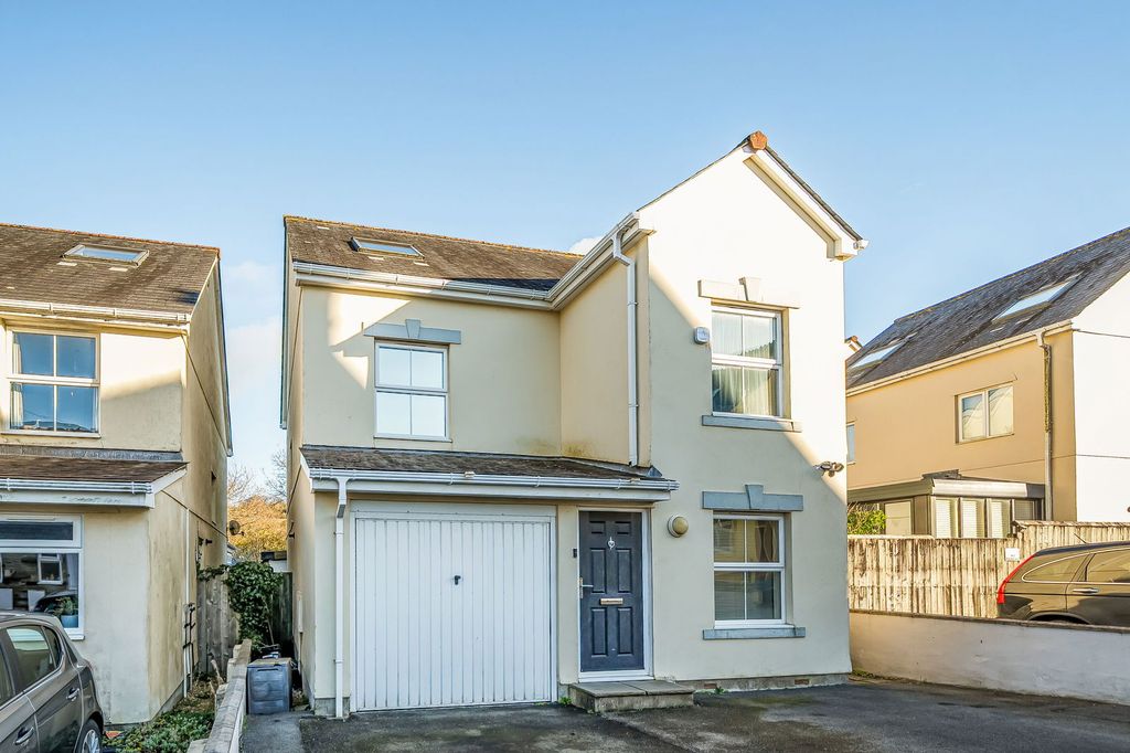 Property photo 1 of 18