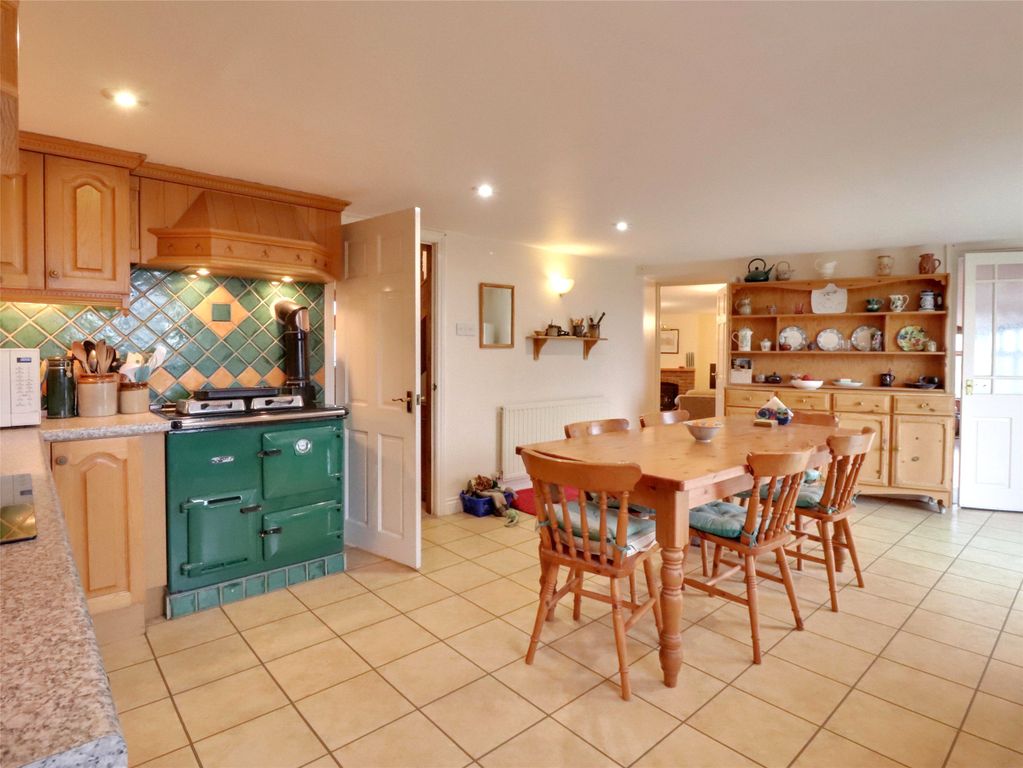 Property photo 2 of 17 Picture No. 11