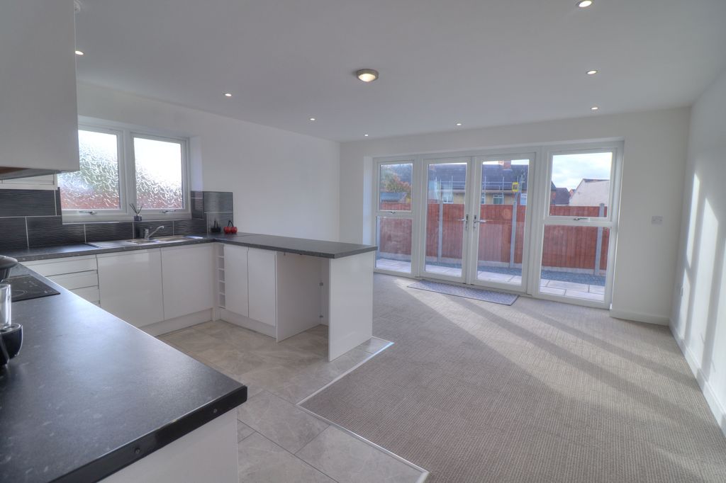 Property photo 3 of 17 Living Kitchen/Diner