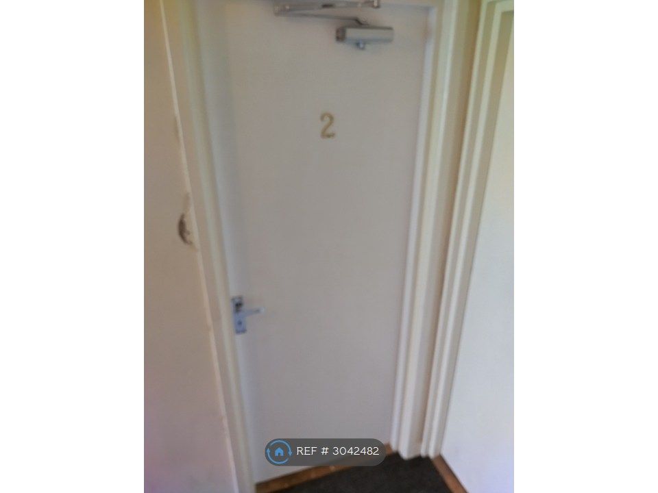Property photo 2 of 9 Door From Communal Landing.