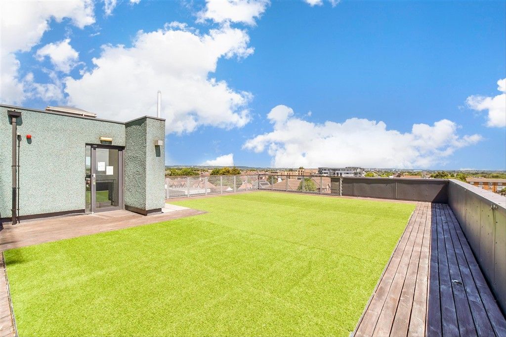 Property photo 2 of 7 Communal Gardens