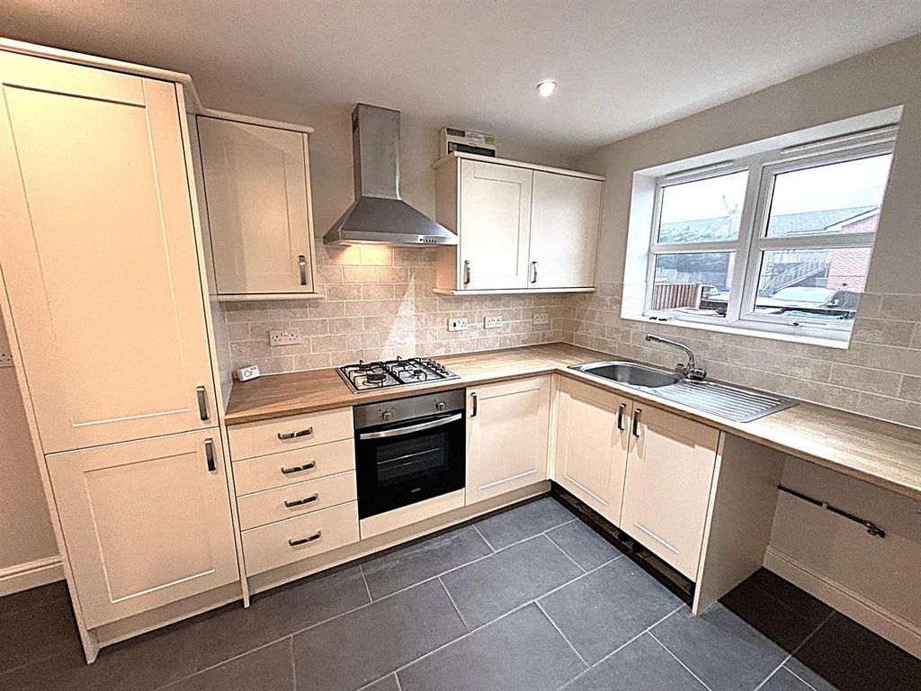 Property photo 3 of 8 Burntwood Mews Kitchen 0 New.Jpeg