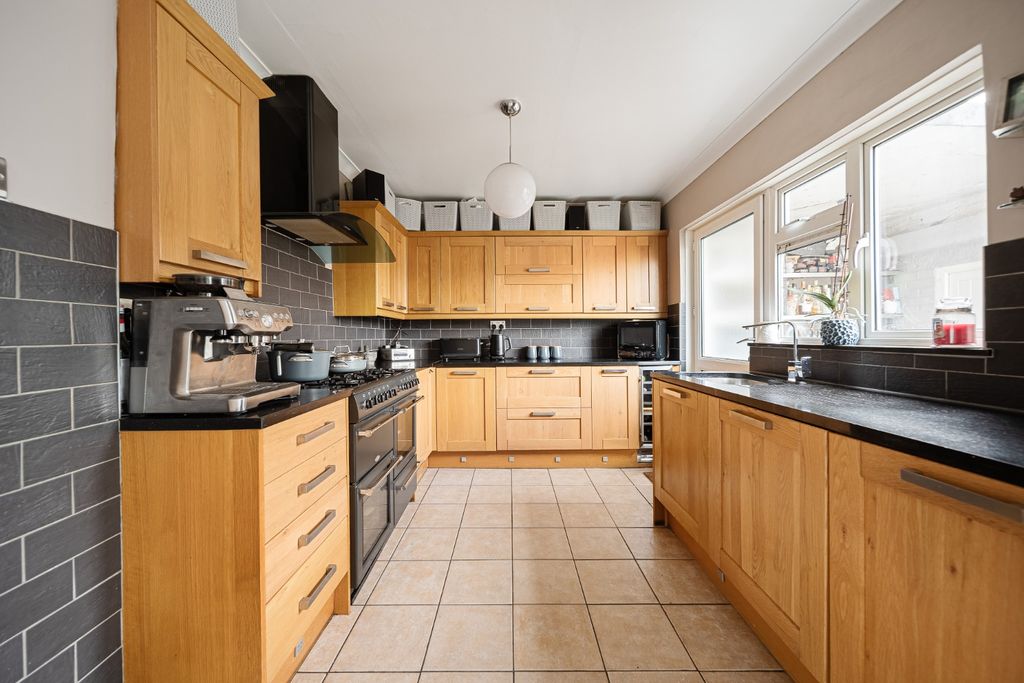 Property photo 2 of 17 4792903