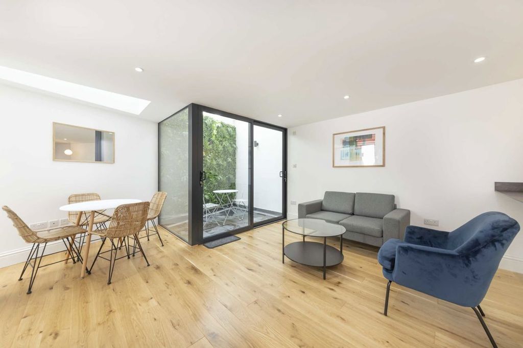 Property photo 2 of 8