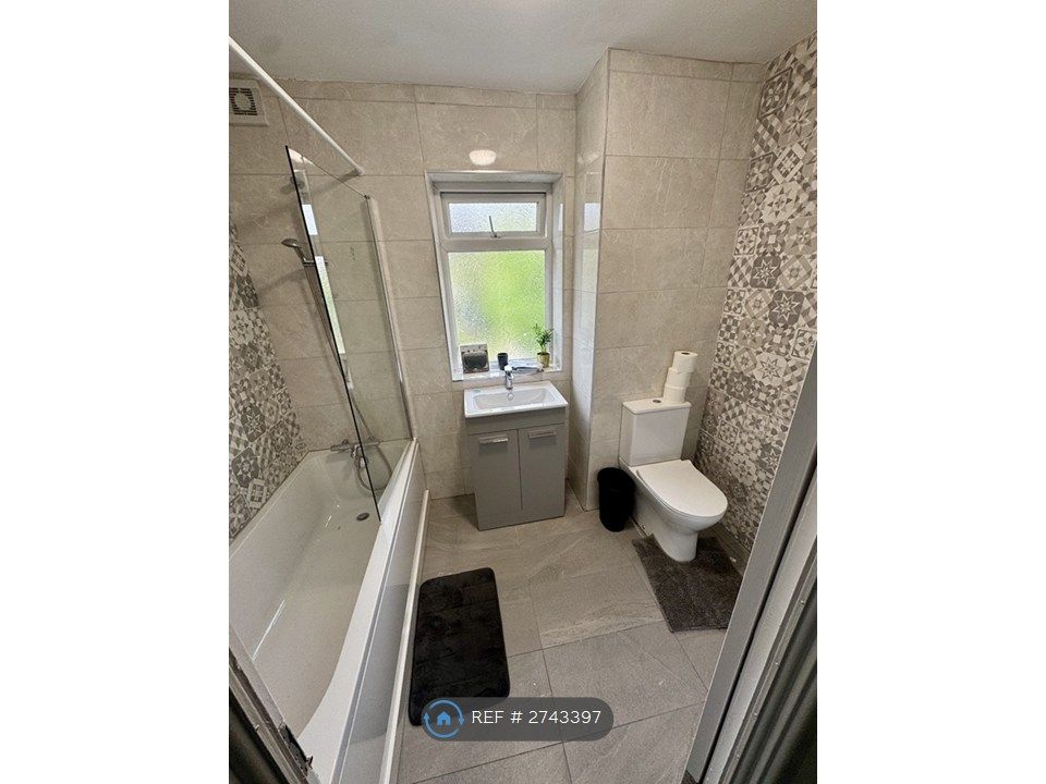 Property photo 3 of 7 Bathroom 1