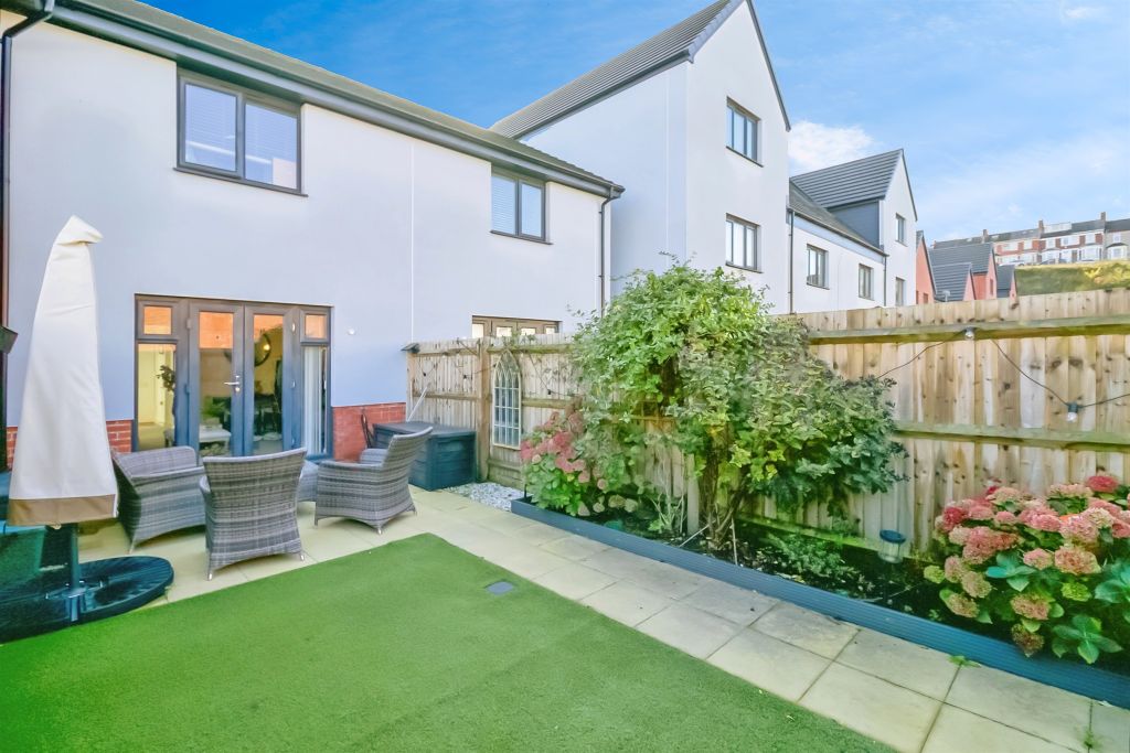 Property photo 3 of 17