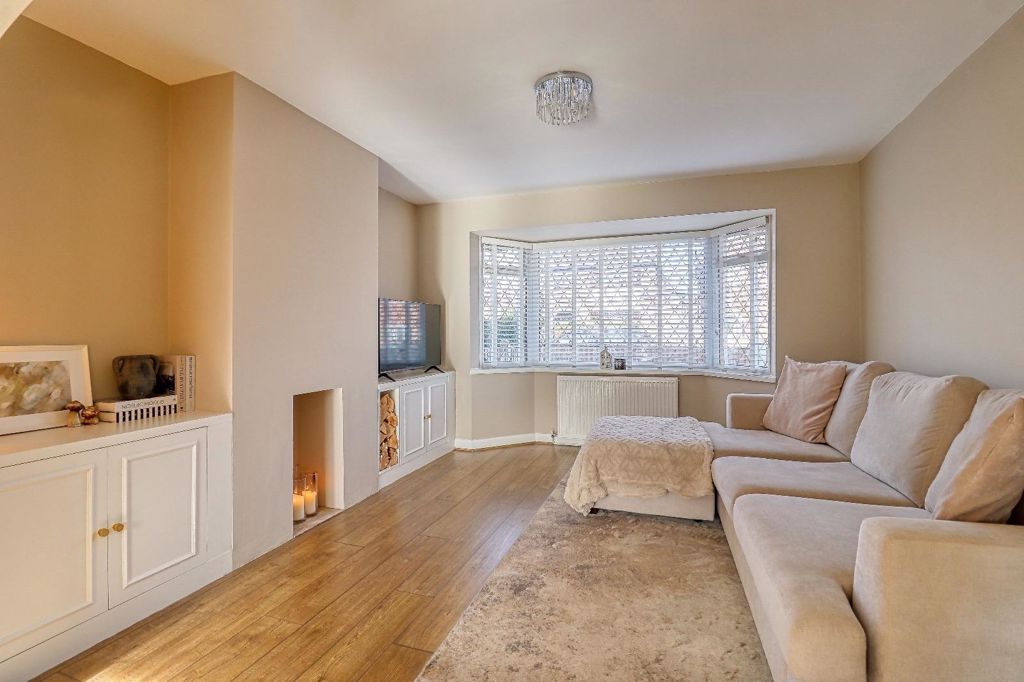 Property photo 2 of 11 Lounge